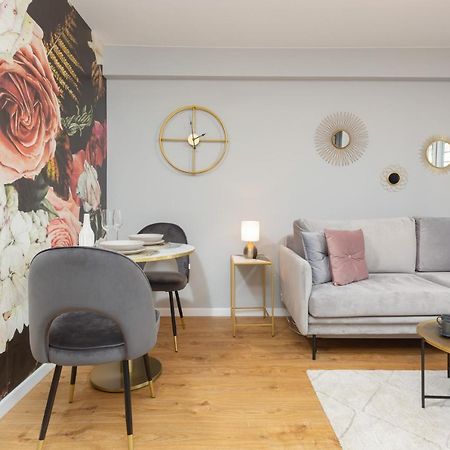 City Center Apartment Near The Vistula By Noclegi Renters Varsovia Exterior foto